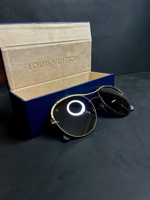 Ochelari de soare Louis Vuitton - model unisex cu rama aurie