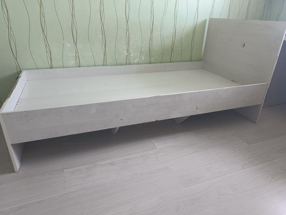 Кровать с ортопедическим матрасом б/у