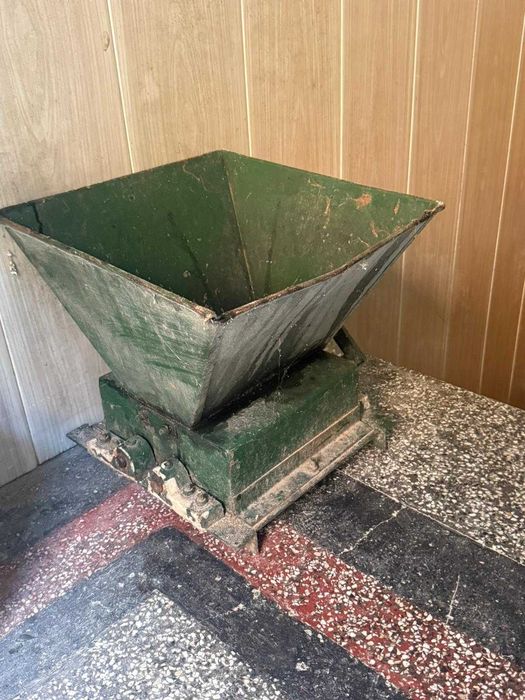 Метална гроздомелачка
