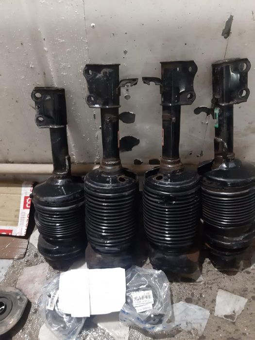 Продам пневмостойки Лексус RX350