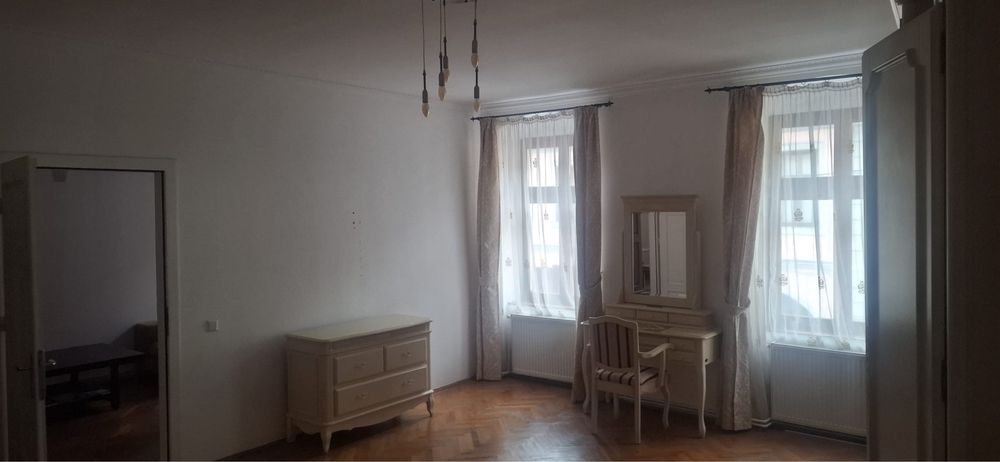 inchiriez apartament ultracentral  Str Magheru