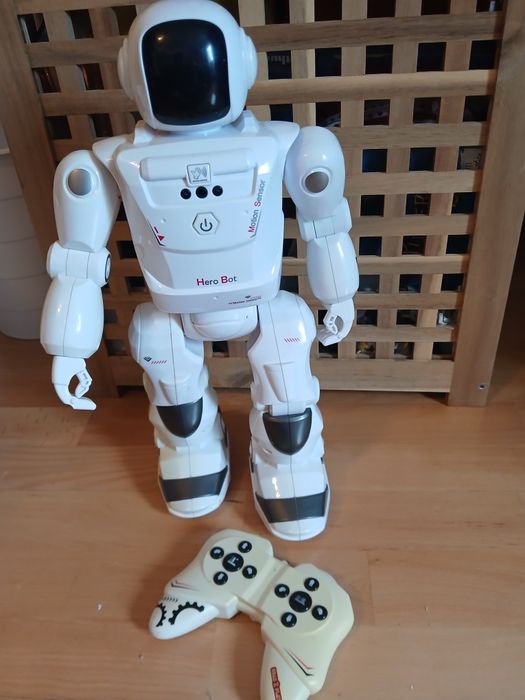 Robot cu telecomanda