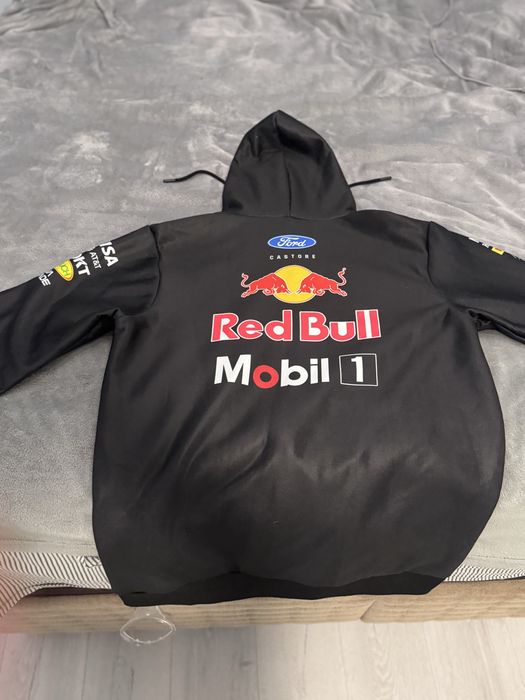 Суичър на redbull