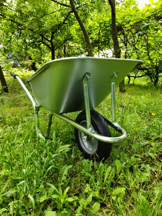 Vând roabă nou cuvă zincată roată plină 90 de litri