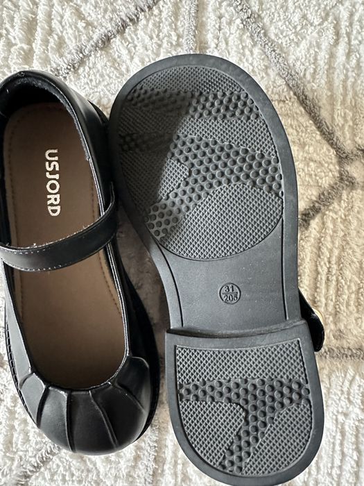 Продам туфельки для девочки