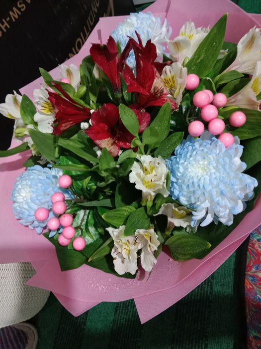 Svekiy yangi tabiy buket gulla sotiladi