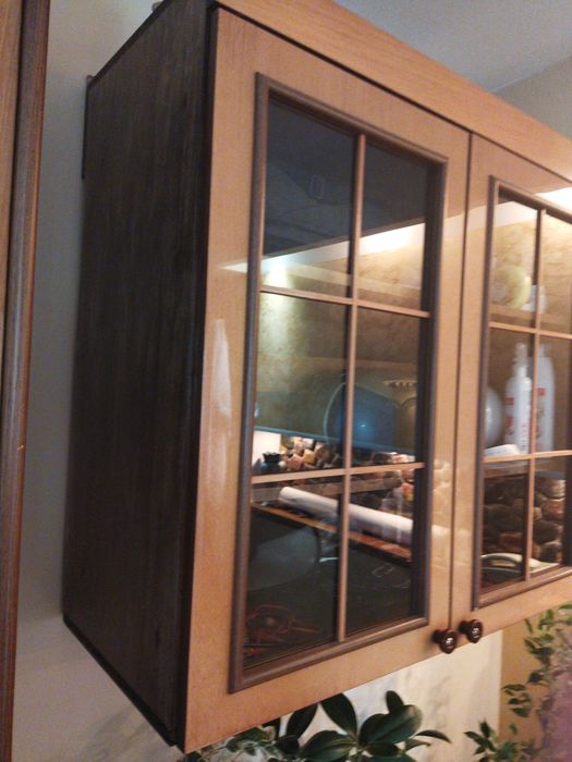 Навесной, вместительный шкаф