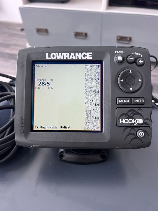 Lowrance Hook-5 CHIRP + transductor + baterie – Pachet complet