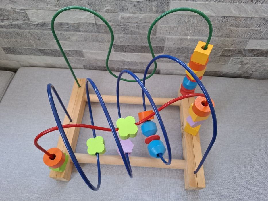 Продавам детска дървена игра