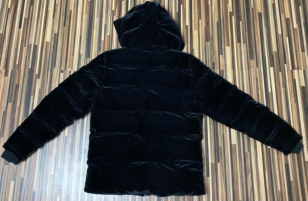 Vând geaca noua de bărbați