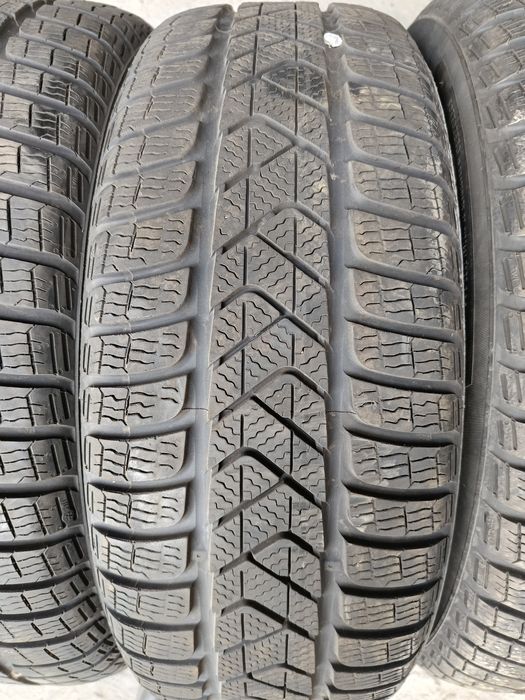 Зимни гуми -2021г.-16цола-215/60-1бр..-75лв."PIRELLI"