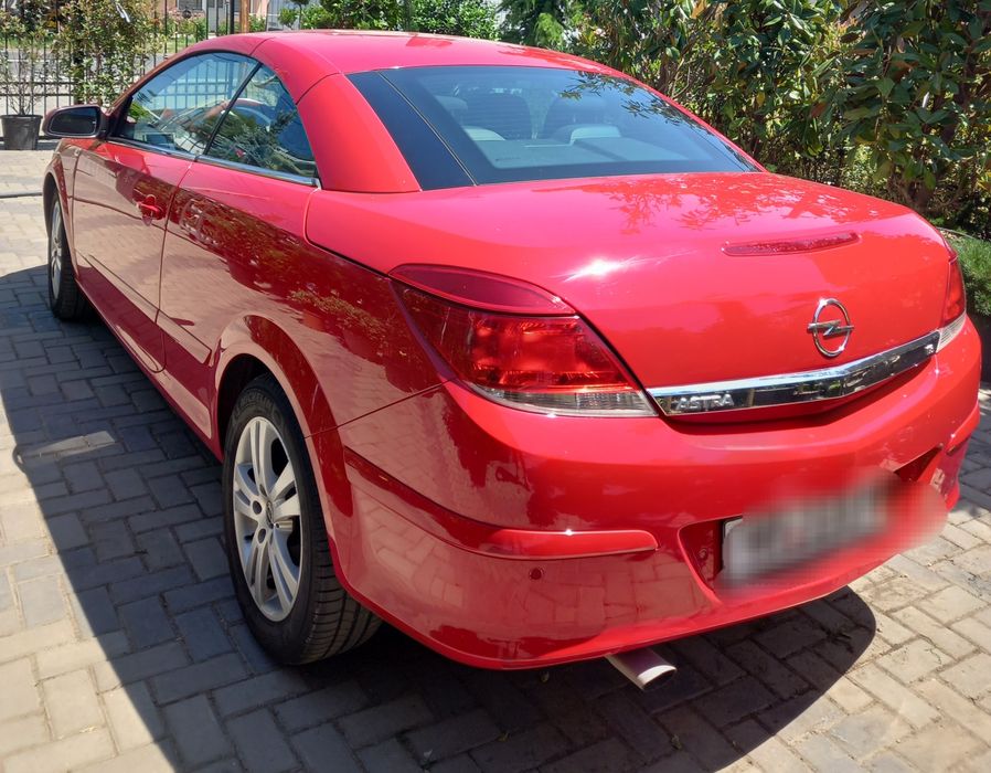 Masina decapotabila.