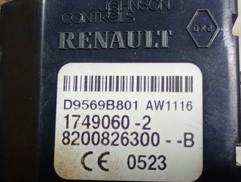 Contact cu cheie 8200826300 Dacia Sandero 1 (2008 - 2012) 1.6 benzina K7M710