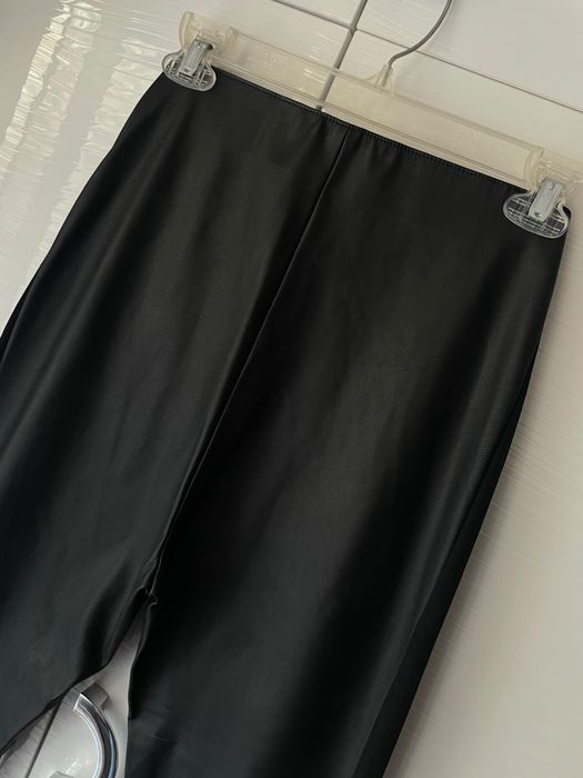 Черен кожен клин с цип ZARA