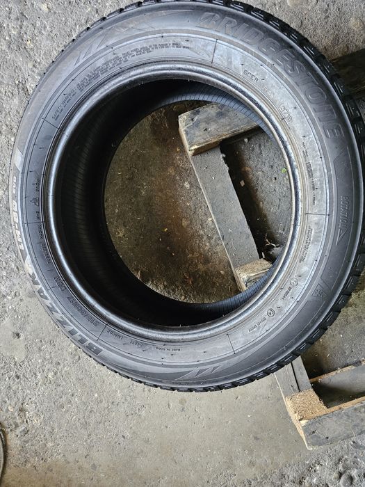 2 anvelope iarna 215 60 17 Bridgestone