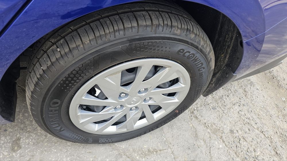 Hyundai Elantra 2023-год Диски 15-размер Шины 195/65R15 Колпаки 1000км