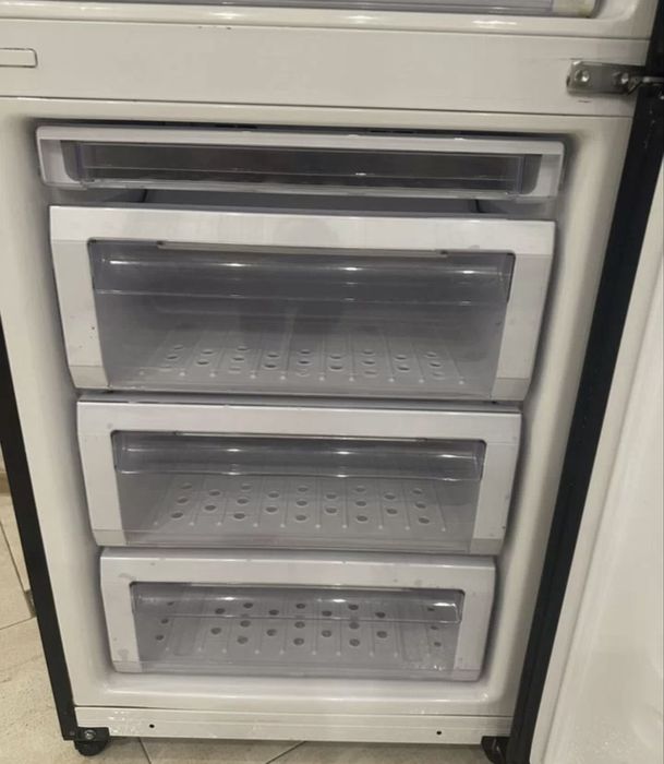 Холодильник Samsung