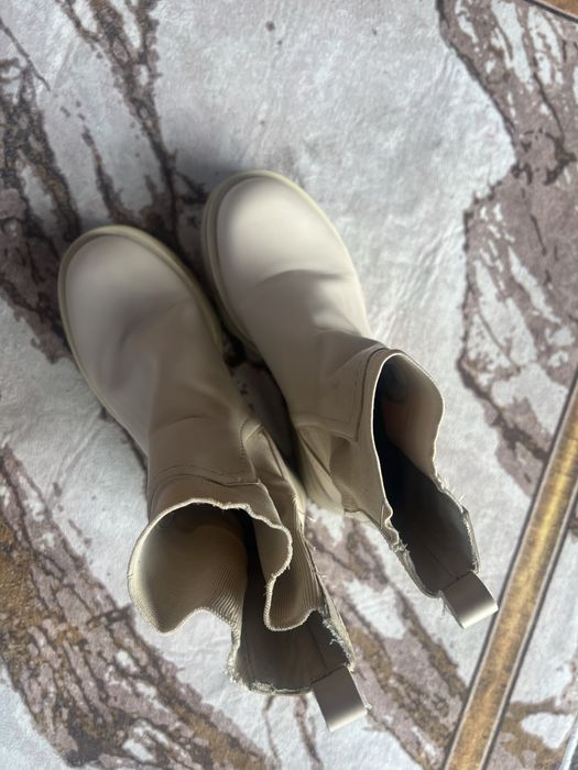Ботинки светлые stradivarius