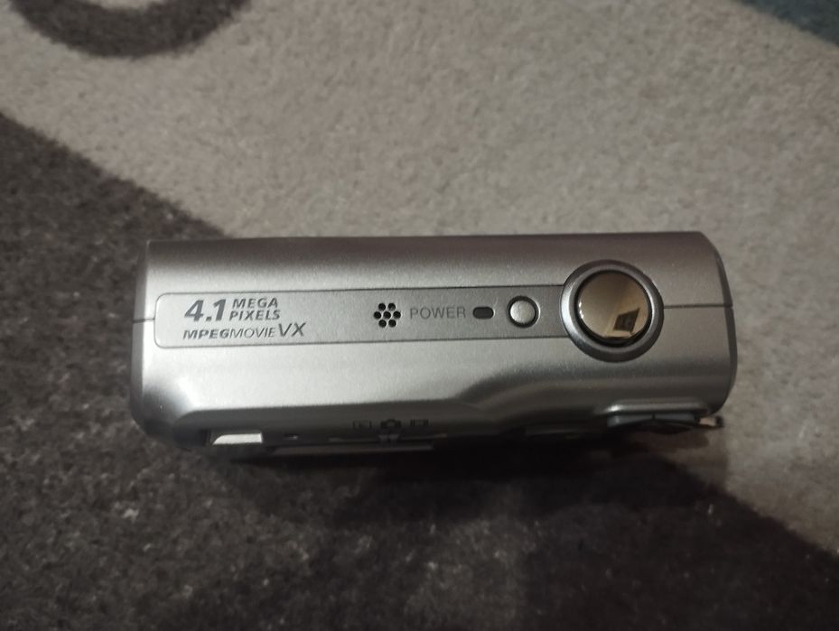 Фотоаппарат DSC-s40 2005