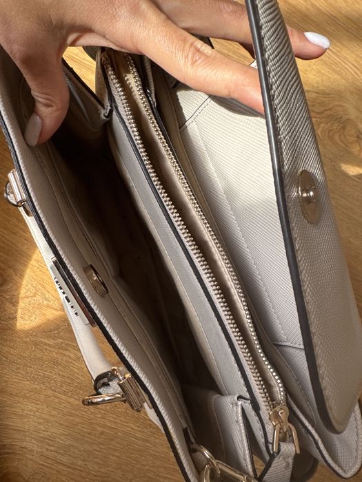 Кожена чанта Guess