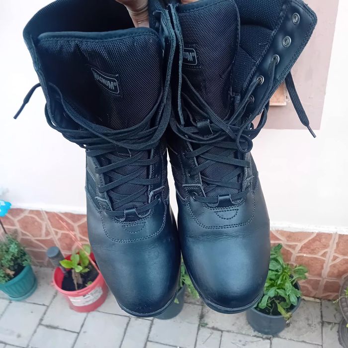 Bocanci militari Magnum