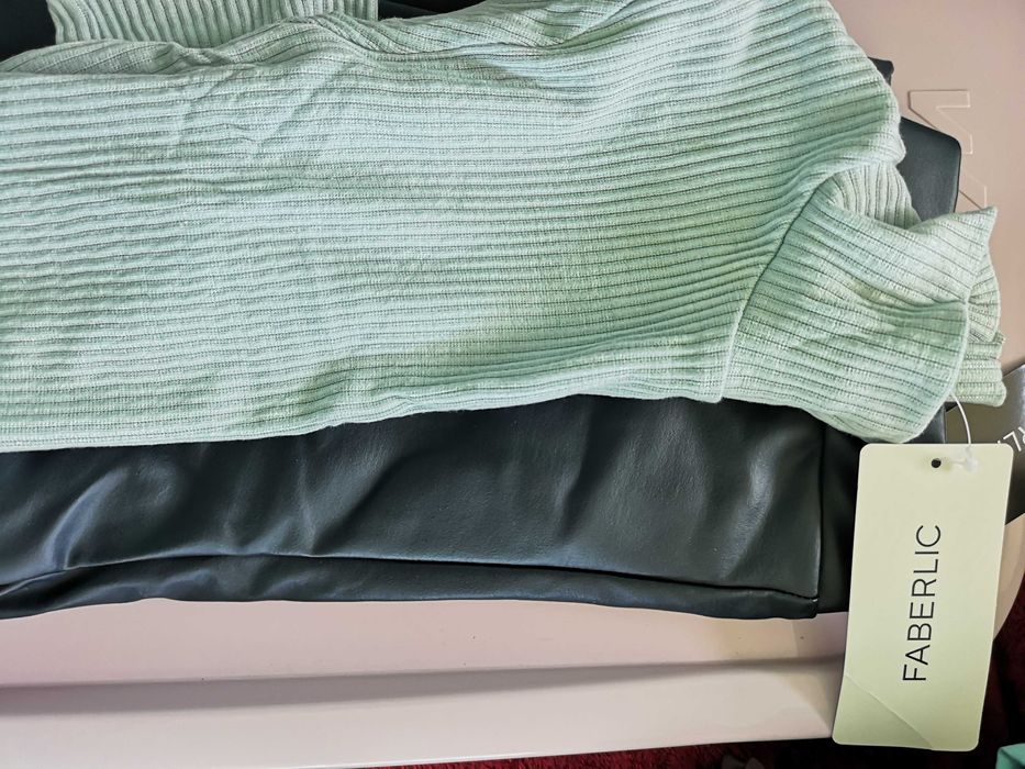 Комплекти от Клин от екокожа и Поло от релефен трикотаж с къс ръкав