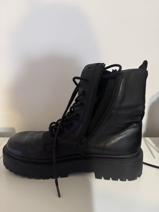 Ghete negre lucioase