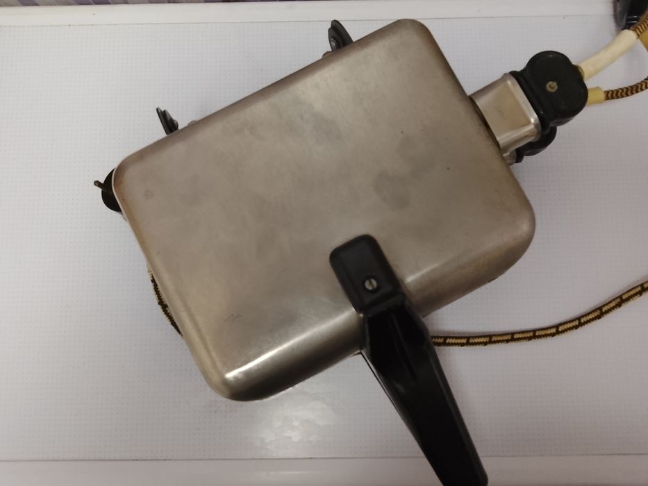 Вафельница электро