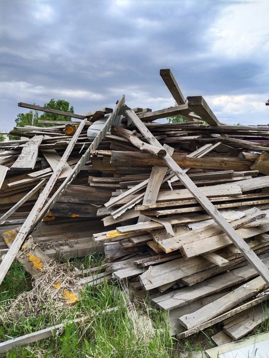 Продам шпалы и доски от разбора дома. .