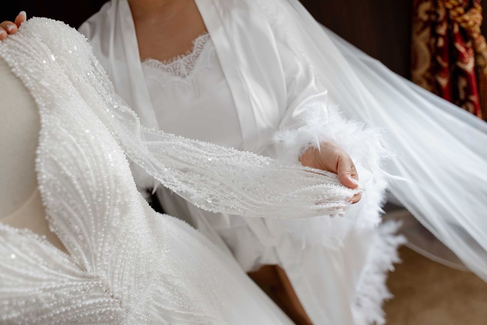 Rochie de mireasă A-line cu trenă, brodată cu mărgele și paiete, curățată profesional