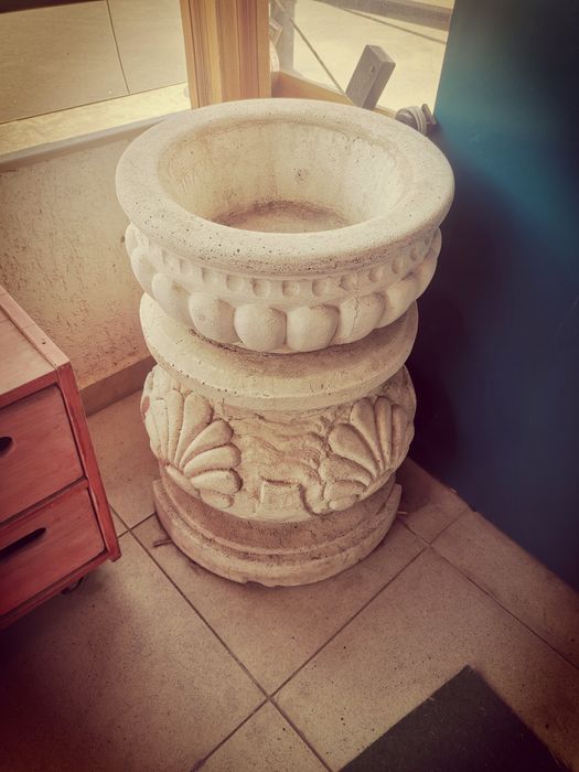 Голяма, тежка, двукомпонентна Фонтан или като саксия Колоната или фонт