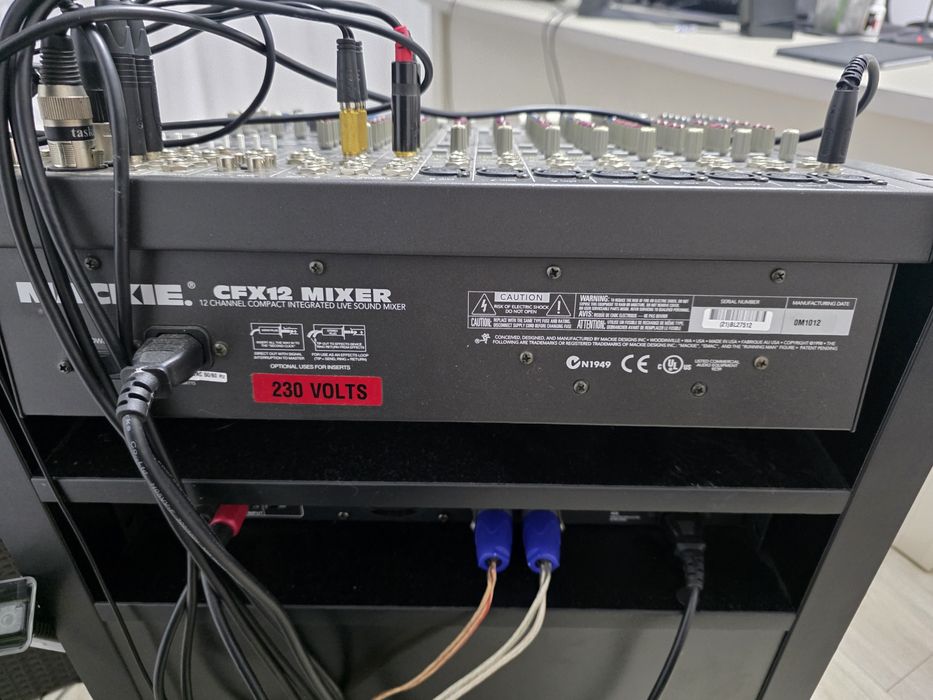 Boxe JBL profesionale + stație + mixer