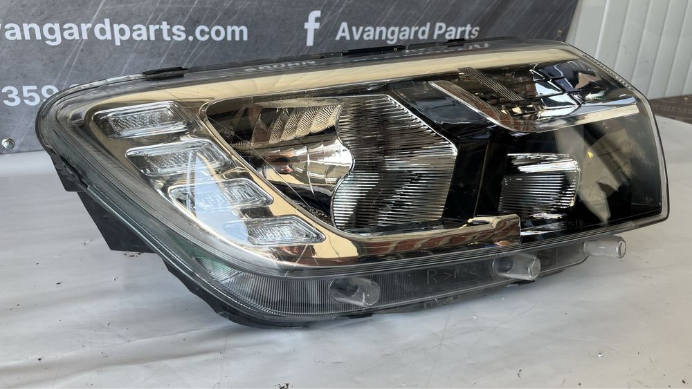 4 броя десен и 1 брой ляв фар Dacia Logan(17-20), Sandero(16-20)