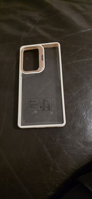 Продавам два  калъфа за Samsung s25 Ultra