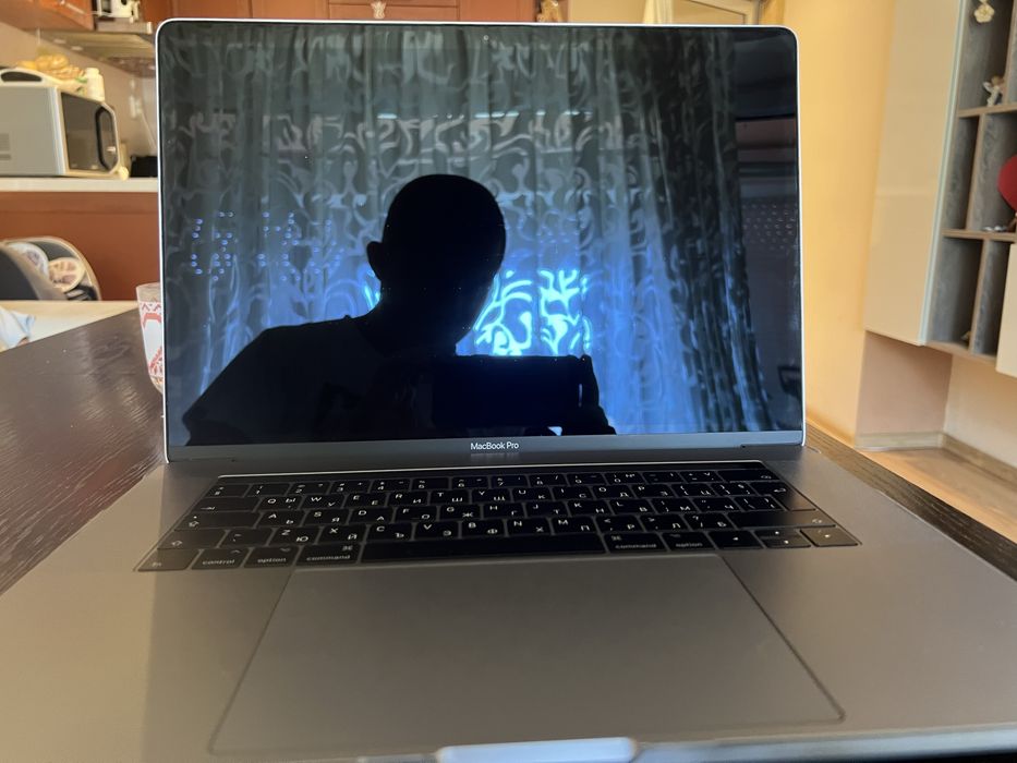 Macbook Pro 15” A1707 MAX - i7 3.1Ghz / 16GB RAM / 512GB SSD