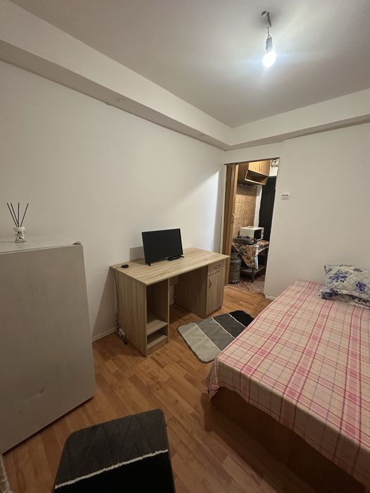 Închiriez garsoniera