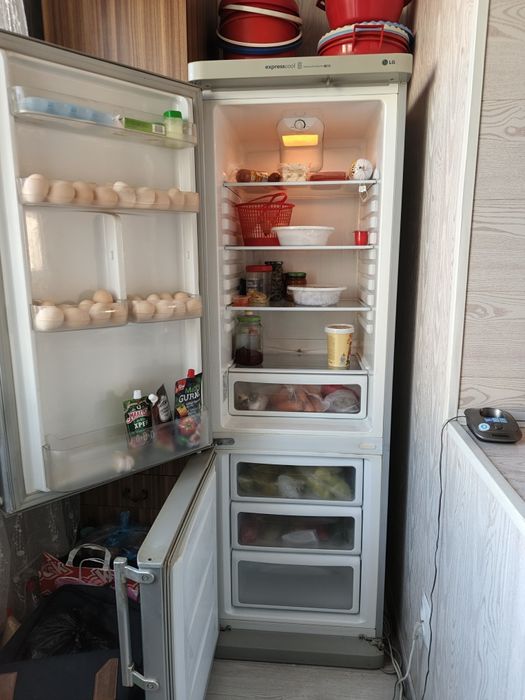 Холодильник lg продаю