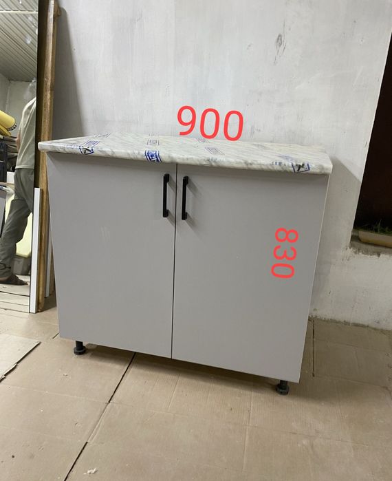 Кухонный шкаф. Табуретка. Кухонная мебель.