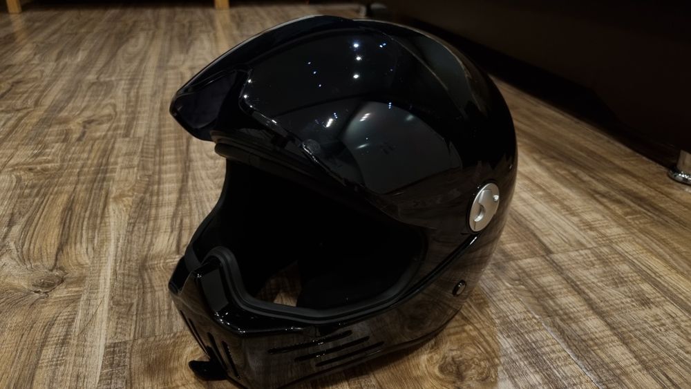 Продам Черный Мотошлем