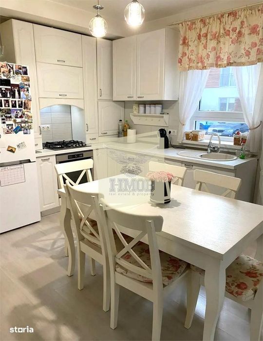 Apartament cu 3 camere si curte proprie zona Triajului