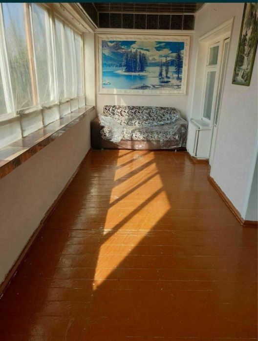 3х комнтная пустая в центре Чирчика на длительный срок