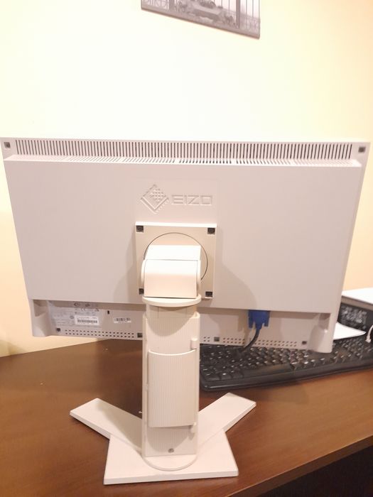 Monitor Eizo 21 inch. Made in Japan.