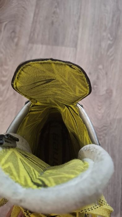 Продам хоккейные коньки