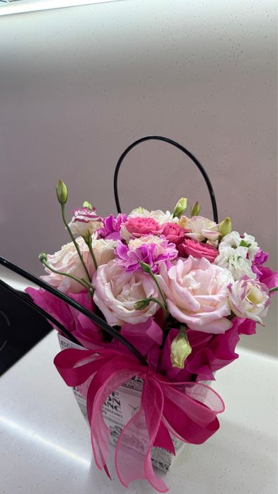 Цветы в корзине.