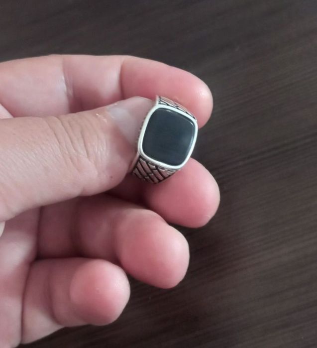 Күміс сақина сатылады.