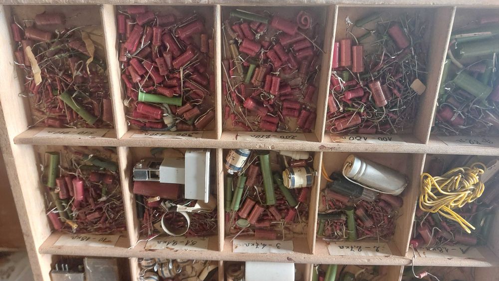 Кондензатори,съпротивления, резистори