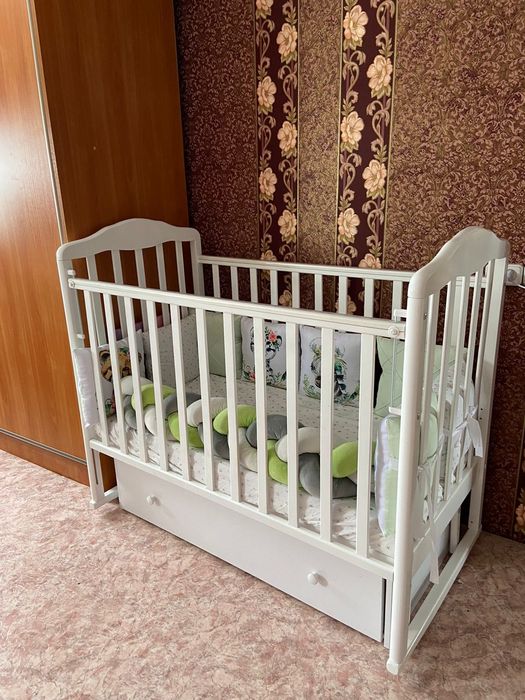 Продам детский кровать и комод