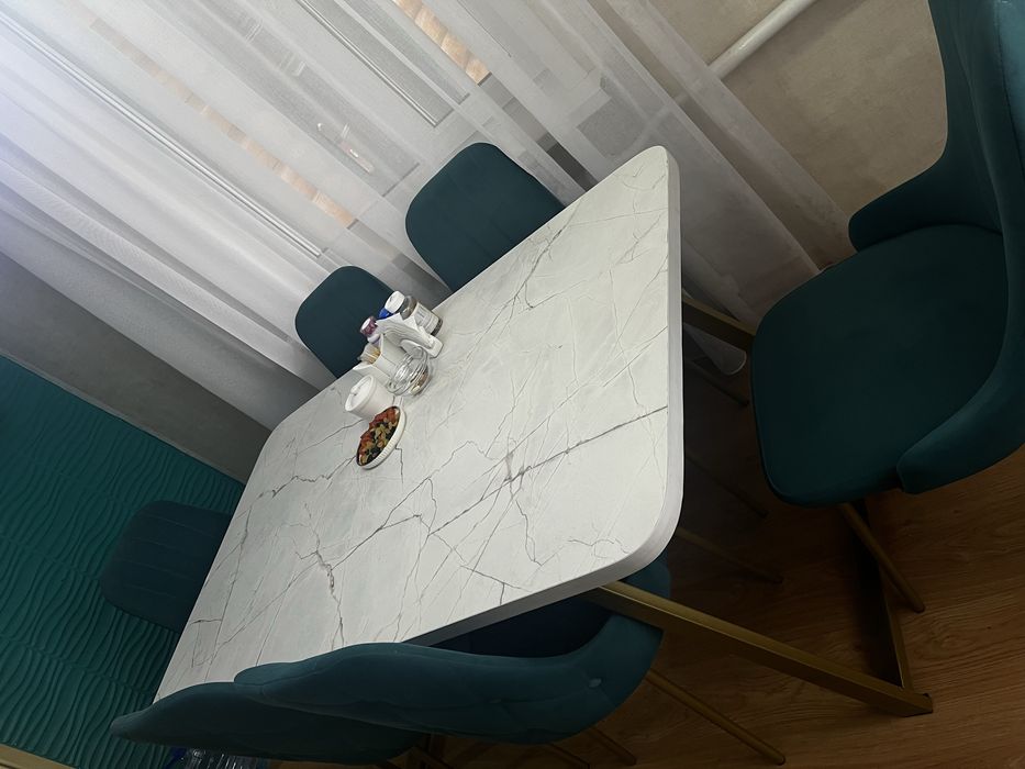 Продам кухонный Стол и стулья