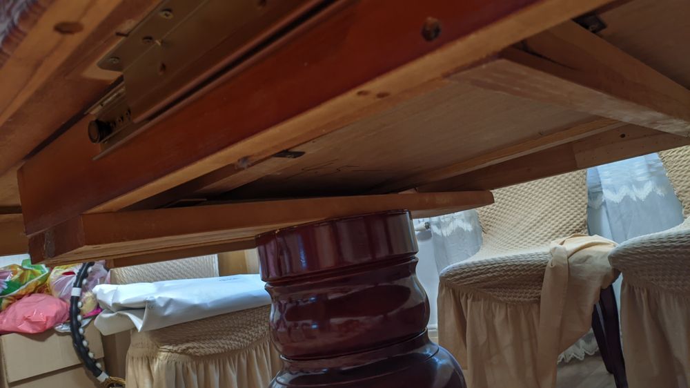 Стол со стульями  из натурального дерева