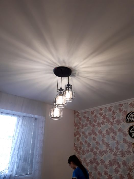 Продам люстру  черная